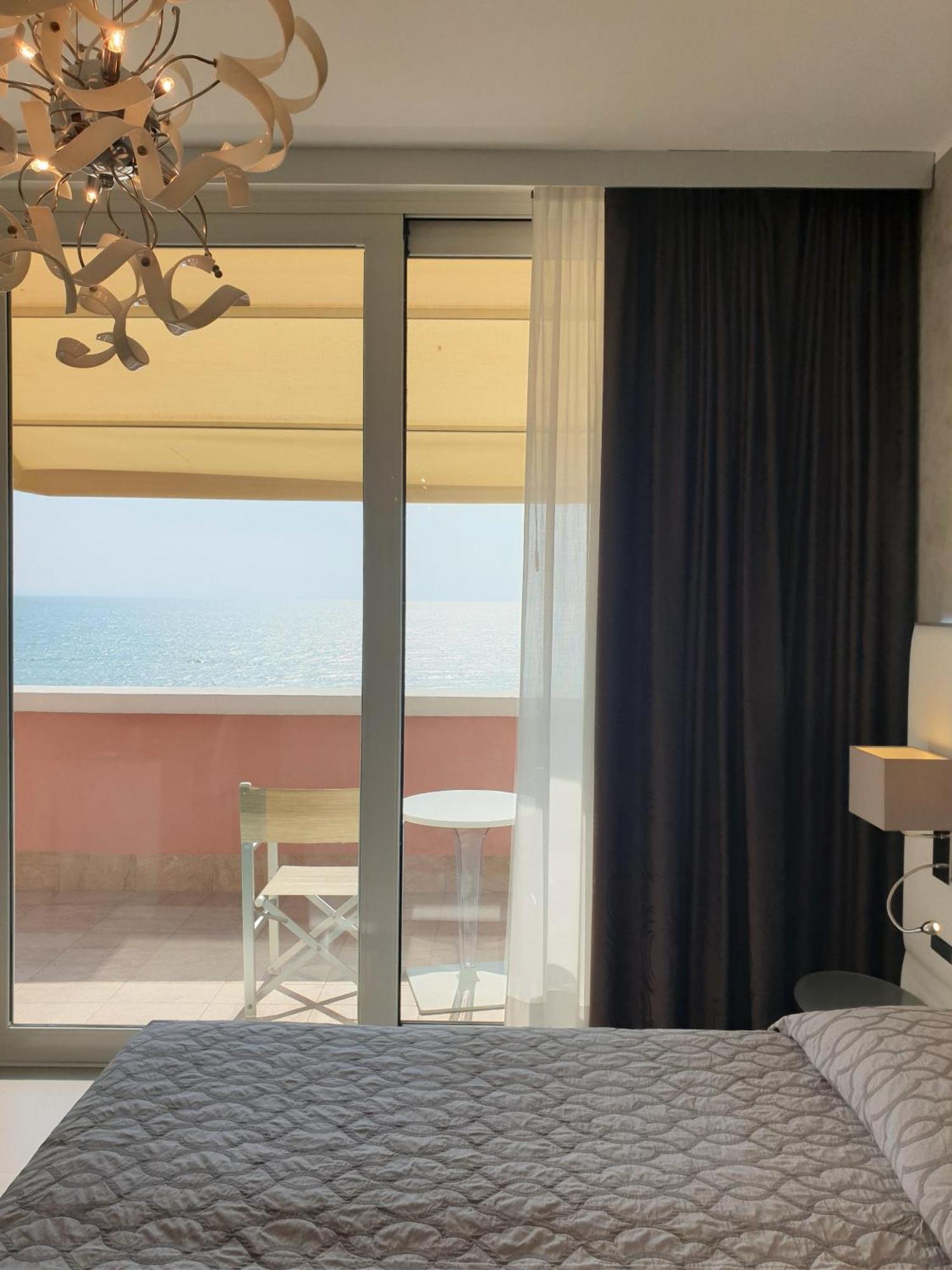 Grande Albergo Marin ลินญาโน ซับเบียโดโร ภายนอก รูปภาพ