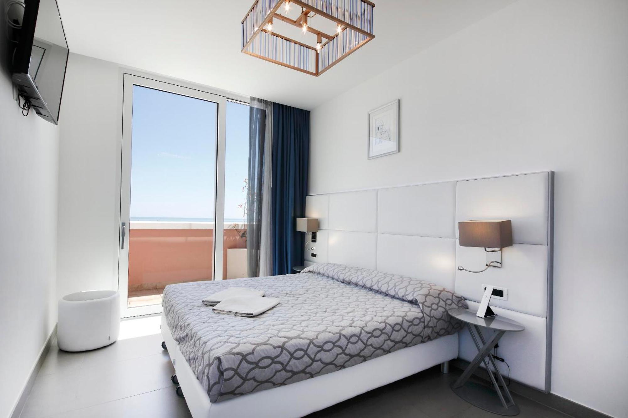 Grande Albergo Marin ลินญาโน ซับเบียโดโร ภายนอก รูปภาพ