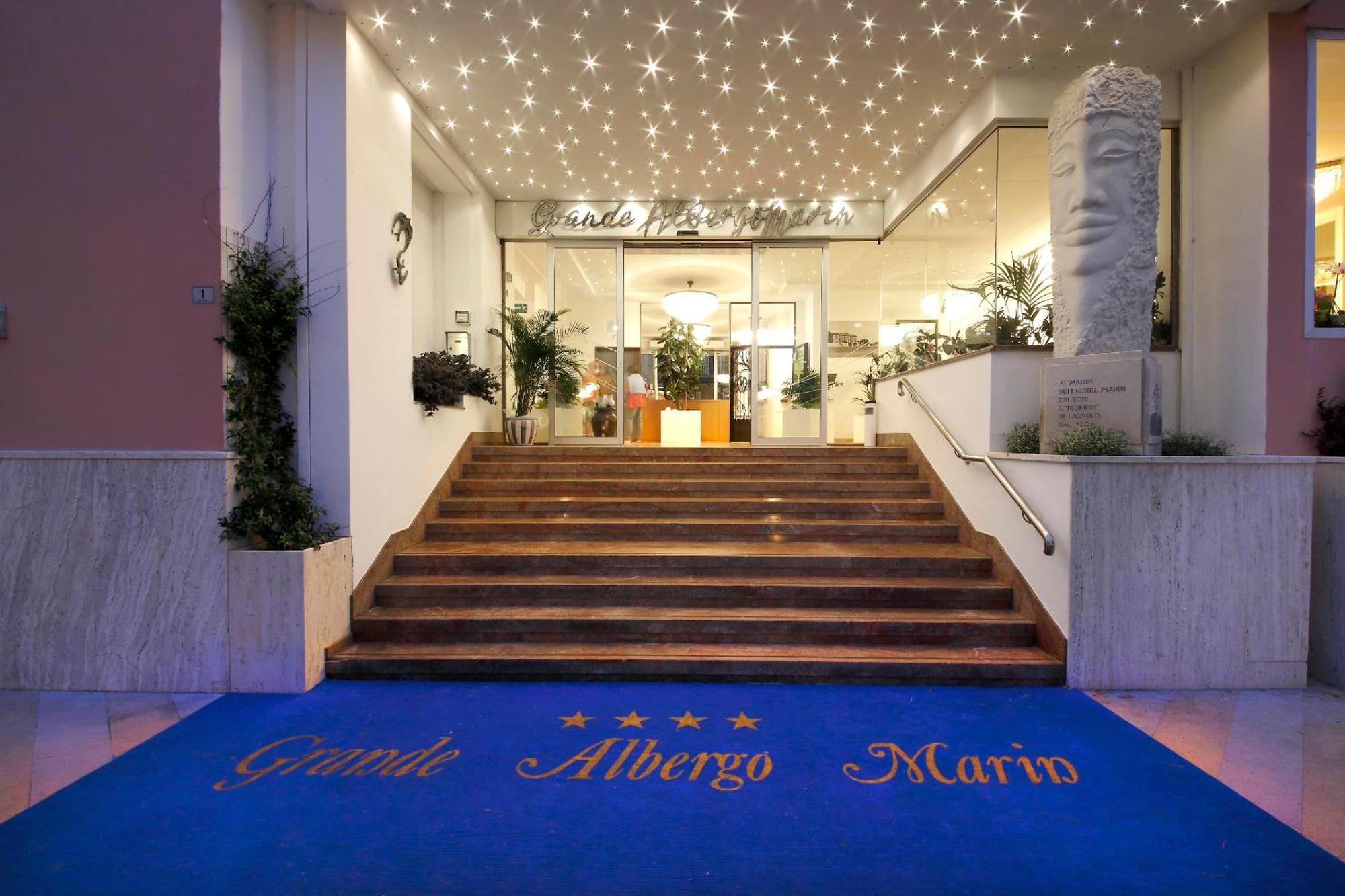 Grande Albergo Marin ลินญาโน ซับเบียโดโร ภายนอก รูปภาพ