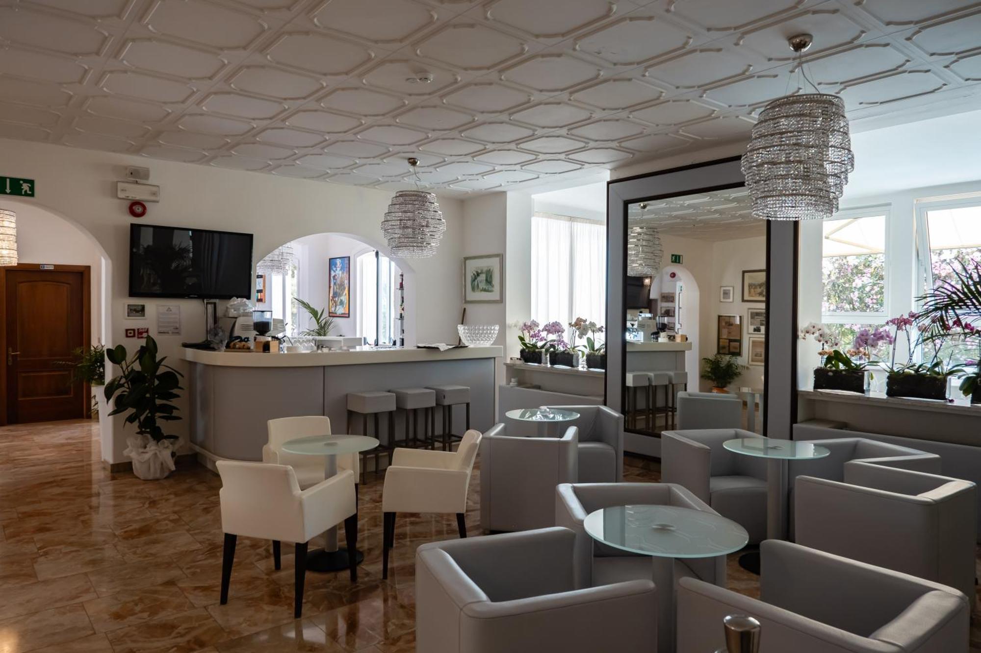 Grande Albergo Marin ลินญาโน ซับเบียโดโร ภายนอก รูปภาพ